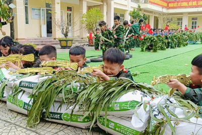 HOẠT ĐỘNG TRẢI NGHIỆM CHÀO MỪNG NGÀY THÀNH LẬP QUÂN ĐỘI NHÂN DÂN VIỆT NAM 22/1222/12